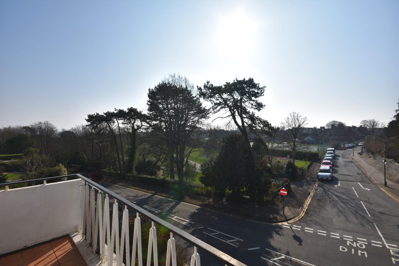 12 Albany Court, Beach Road, Penarth, CF64 1JU